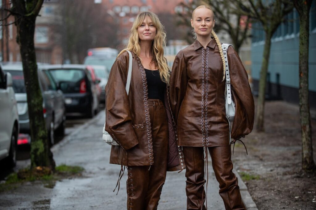 Jeanette Madsen und Thora Valdimars während der Copenhagen Fashion Week für die Saison Herbst/Winter 2022
