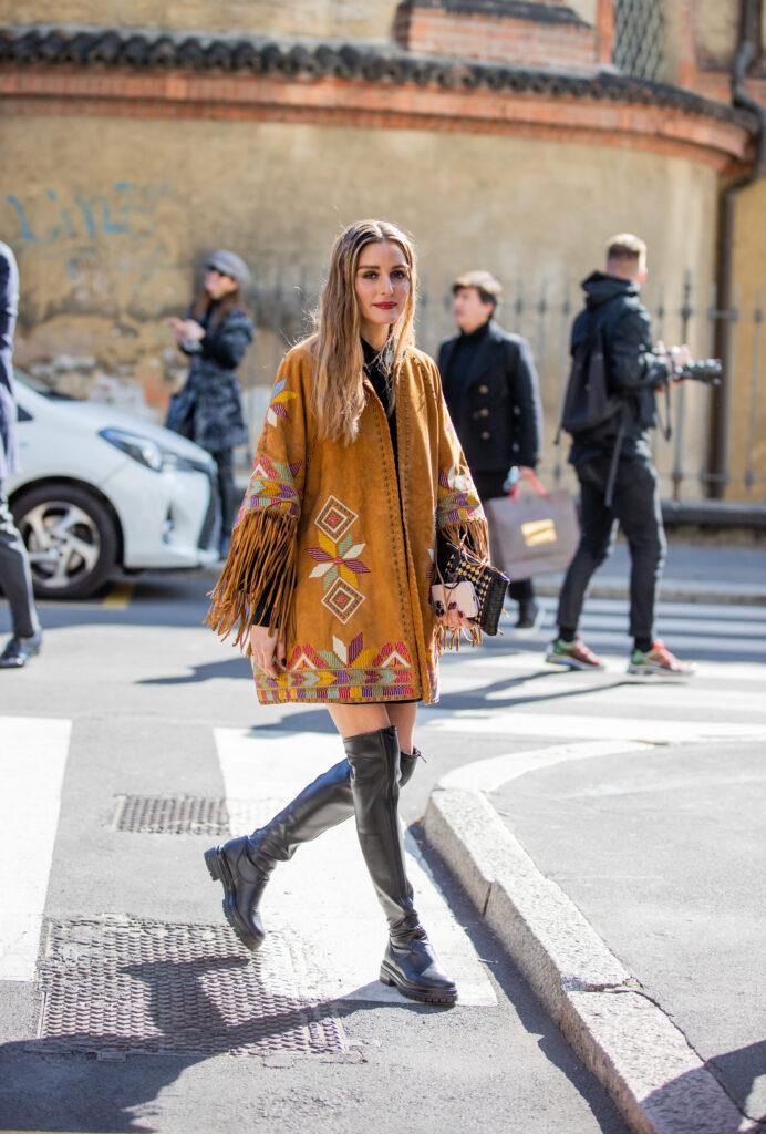 Olivia Palermo in einer Jacke aus Wildleder mit Fransen – Christian Vierig via Getty Images