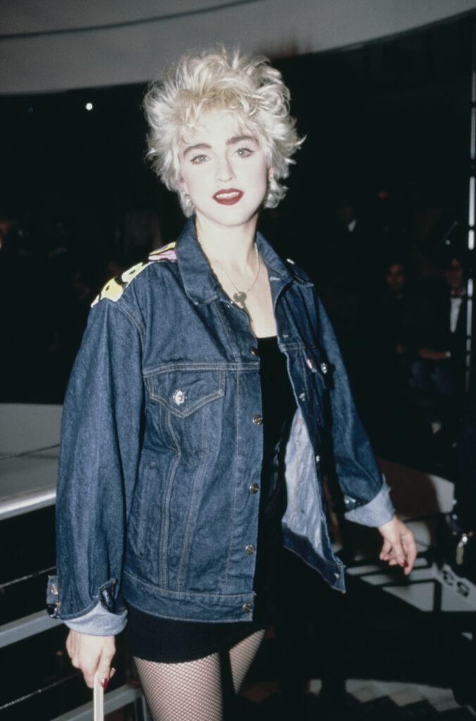 Madonna in einer Jeansjacke