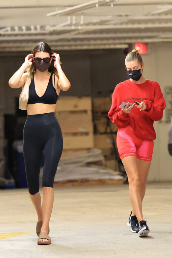 3/4-Leggings für Damen: Hailey Bieber und Kendall Jenner