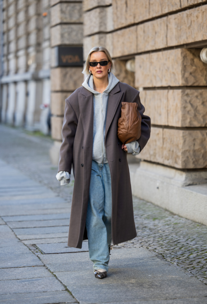 Taupefarbener Jumpsuit, in einem Outfit von Tamara Kalinic