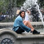 Kendall Jenner trägt Loafer mit Socken bei einem Fotoshooting für Calvin Klein